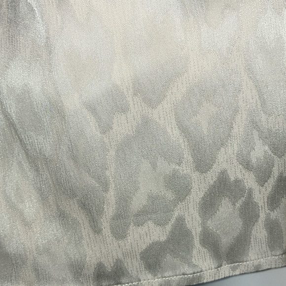 ANN TAYLOR leopard silver/white satin top, wrap front, collar, wide sash 10 - Picture 11 of 17